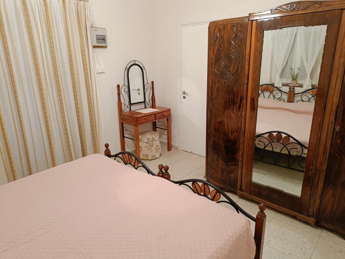 The Grapevine Guest House Paphos ภายนอก รูปภาพ